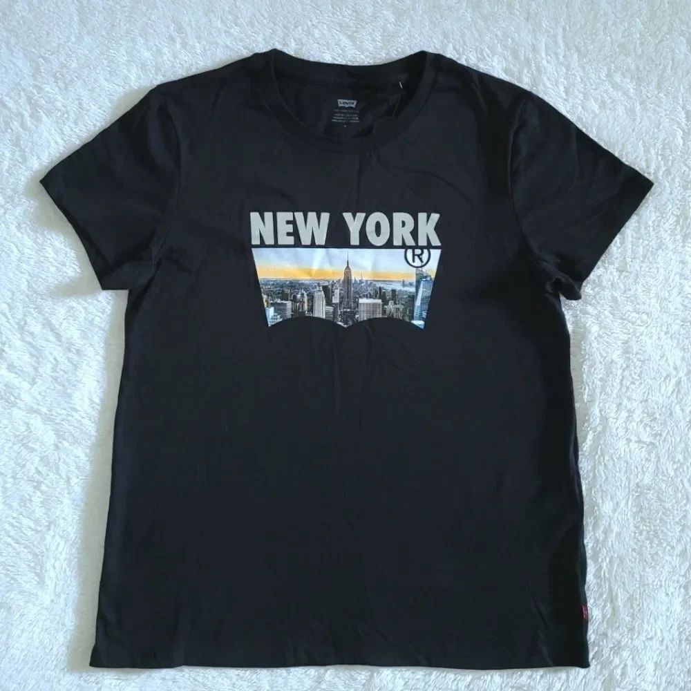 Levi's New York🗽Graphic Logo Tee👕 - NWT